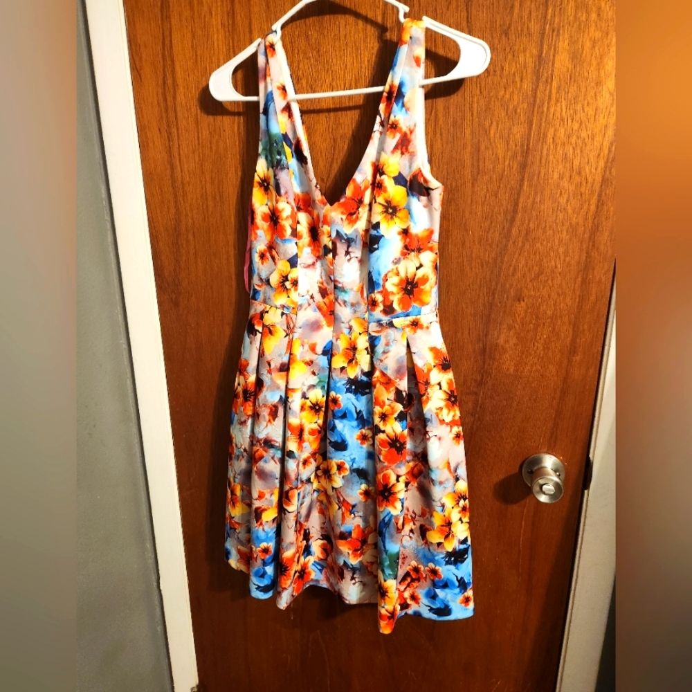 Gorgeous bright floral Betsy Johnson Scuba Dress Size 4